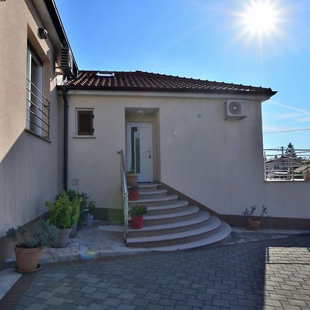 Apartments Golden Hour Jurdani Екстер'єр фото
