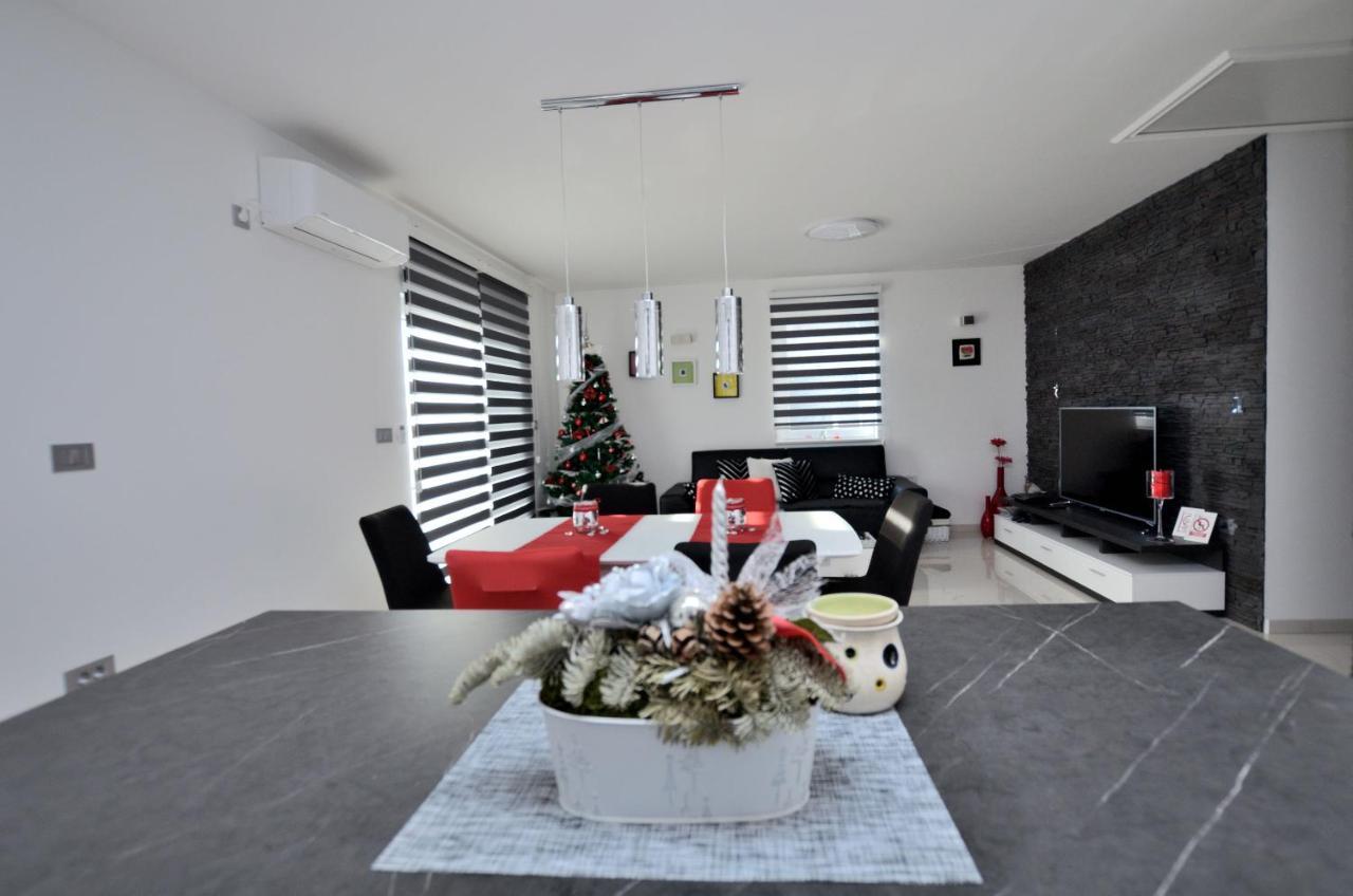 Apartments Golden Hour Jurdani Екстер'єр фото