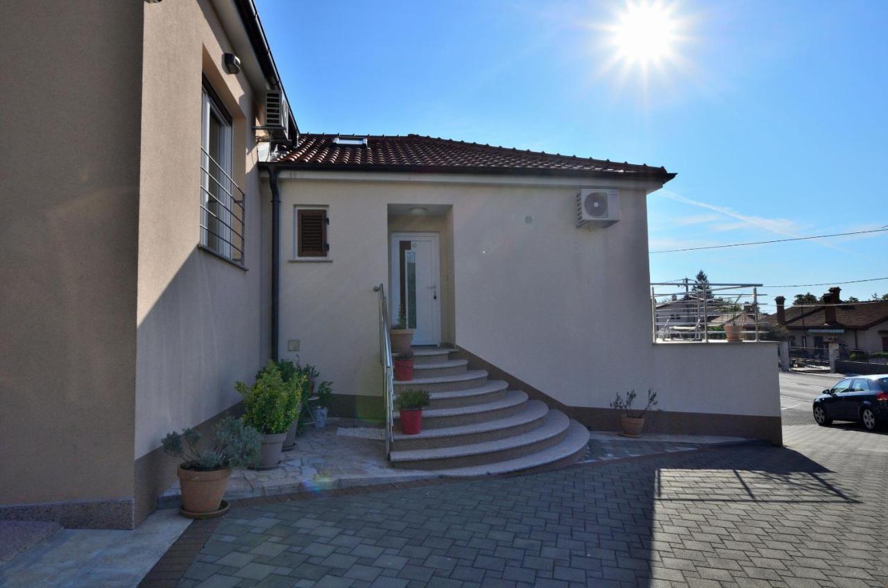 Apartments Golden Hour Jurdani Екстер'єр фото