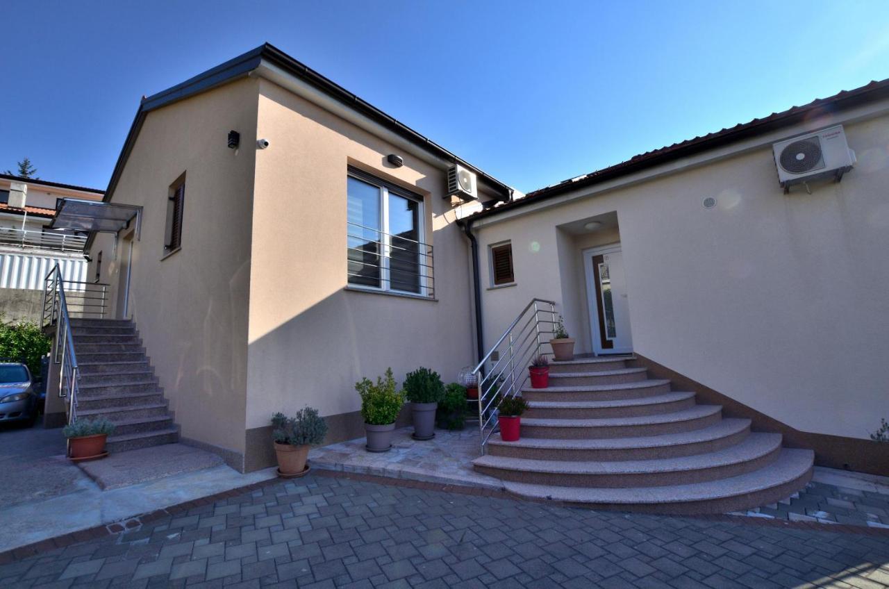 Apartments Golden Hour Jurdani Екстер'єр фото