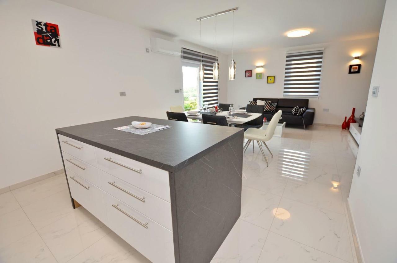 Apartments Golden Hour Jurdani Екстер'єр фото